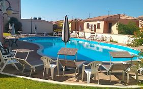 Villetta con Piscina e Campo da Tennis condominiale